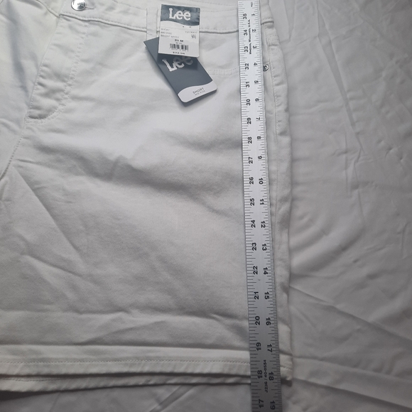 LEE women's mid-rise white shorts Sz 20 Medium cotton blend NWT. - Picture 10 of 14